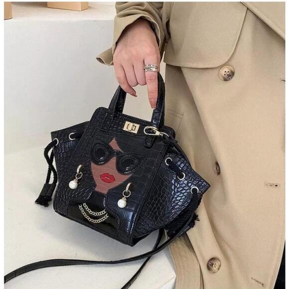 Vintage Style Square Shaped Handbag In Black - Picture 6 of 7